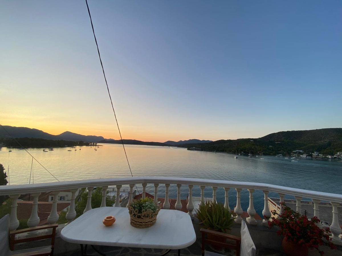 Kasteli Suite Poros Town Exteriér fotografie