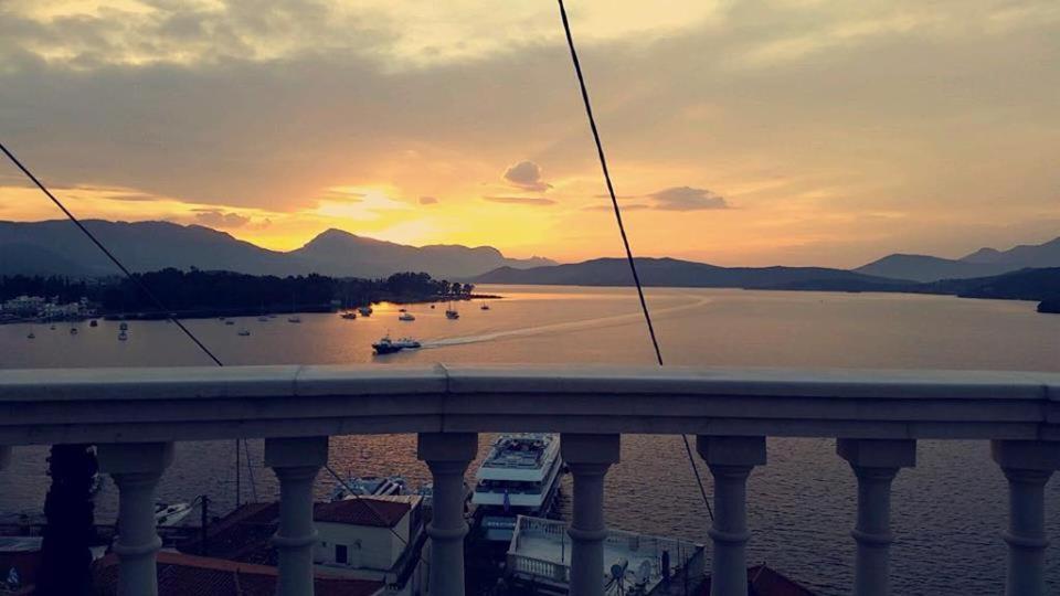 Kasteli Suite Poros Town Exteriér fotografie