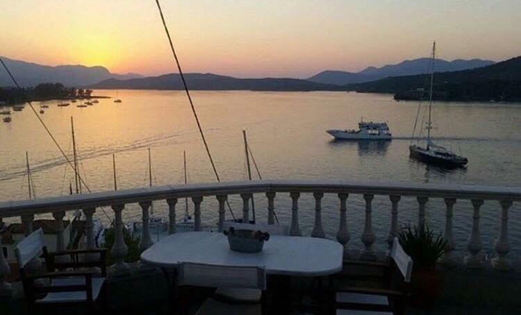 Kasteli Suite Poros Town Exteriér fotografie